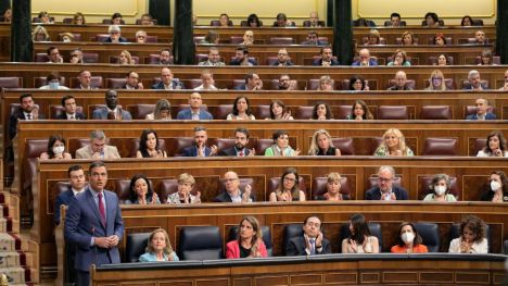 Sánchez anuncia una bajada del IVA de la luz del 10% al 5%
