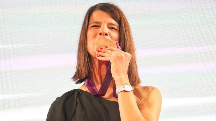 Ruth Beitia recibe el bronce de Londres 2012 en el COE