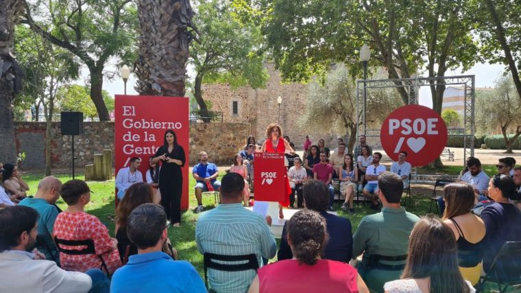 Montero: 'Los jóvenes son imprescindibles para construir España'