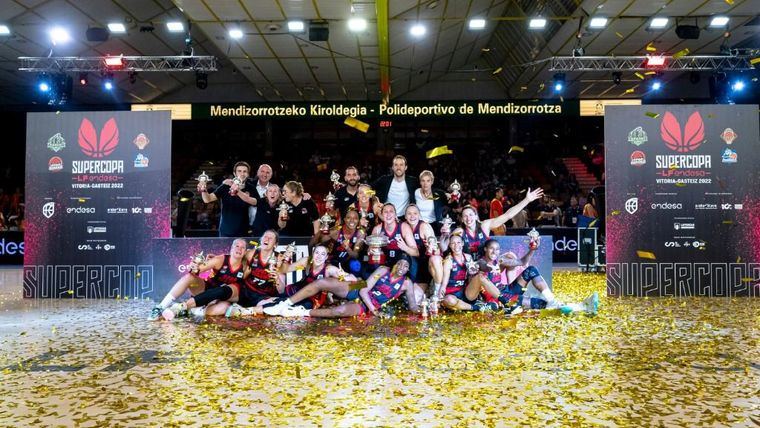 La nueva versión del Spar Girona levanta su tercera Supercopa de baloncesto