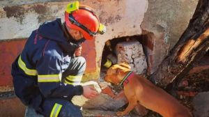 Un bombero fuera de servicio rescata con vida a un hombre tras llevar un día perdido