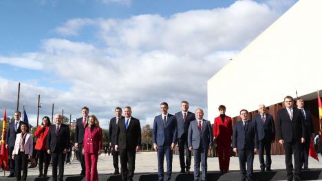 Sánchez lidera junto a su homólogo rumano la cumbre en Castellón