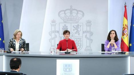 El Gobierno requiere a Castilla y León el cese de cualquier actuación contra los derechos de las mujeres