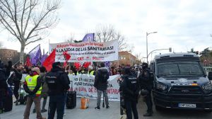 Ayuso blinda la Complutense para recibir un premio pero no consigue acallar al alumnado