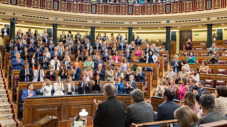 Sánchez a VOX: 'Ustedes se parecen al PP como dos gotas de agua'