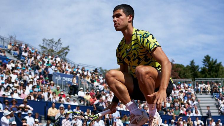 Alcaraz levanta su segundo trofeo en la final deseada