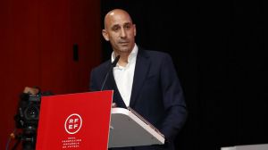 Rubiales no dimite y carga contra "la lacra del falso feminismo"