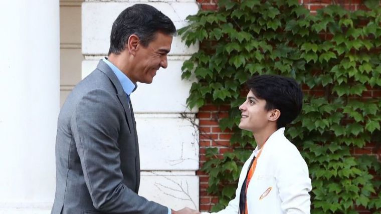 Pedro Sánchez felicita a María Pérez y Álvaro Martín por su 'gesta'