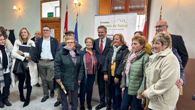 Miñones subraya el potencial de las farmacias en el medio rural