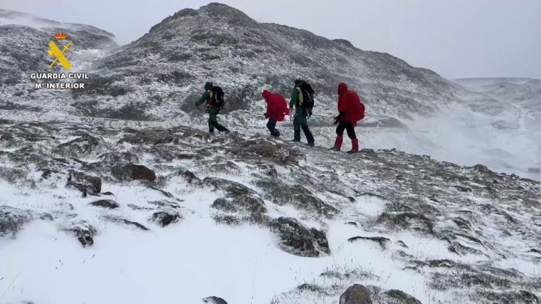La Guardia Civil rescata a dos personas en Picos de Europa en mitad de un temporal de nieve y fuerte ventisca