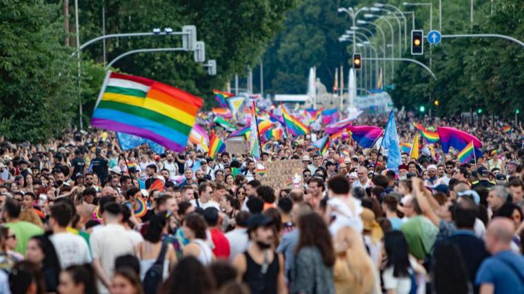 Ayuso inicia el proceso para derogar derechos del colectivo LGTBIQ+ en Madrid