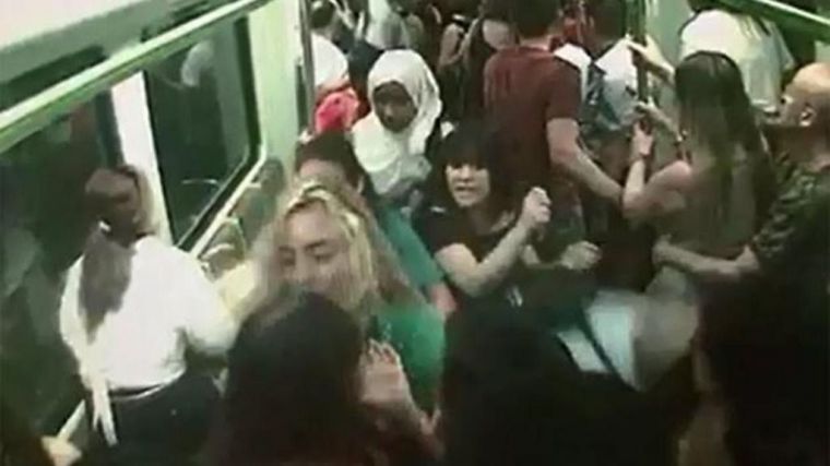 Condenan a un grupo de evangelistas alemanes por una estampida en el Metro de Valencia