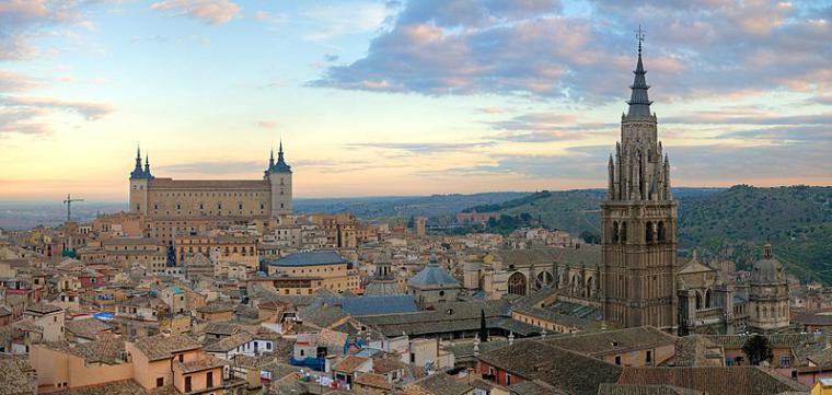 Golpea a su exnovia y apuñala a su acompañante en Toledo