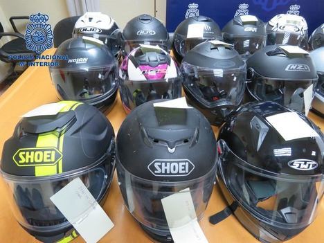 Recuperados 35 cascos de motocicleta que habían sido robados en Madrid