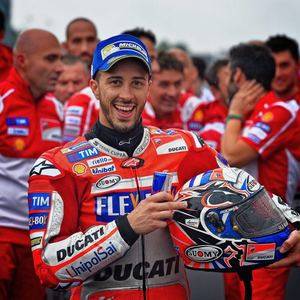 Dovizioso se impone a Márquez en la última vuelta