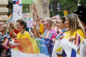Activistas LGTBI+ en Europa alertan sobre el retroceso de derechos en Hungría y Bulgaria