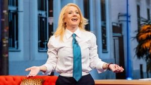 Henar Álvarez recibe a Ester Expósito, Malú y Juan Dávila en su programa