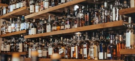 Incrementar impuestos a bebidas azucaradas y alcohólicas podría salvar vidas, según la OMS