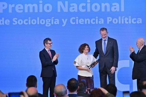 Bolaños entrega el Premio Nacional de Sociología 2025 a Capitolina Díaz