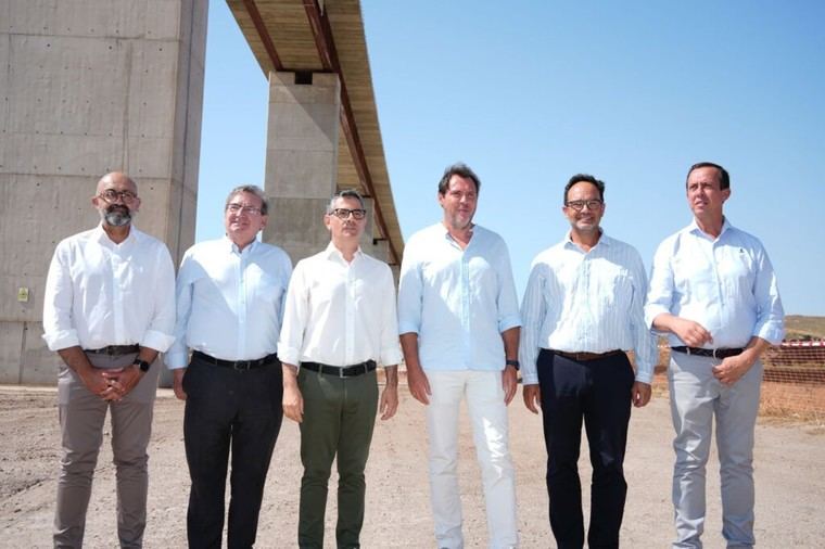 Bolaños y Puente inspeccionan el avance de la Alta Velocidad Almería-Murcia