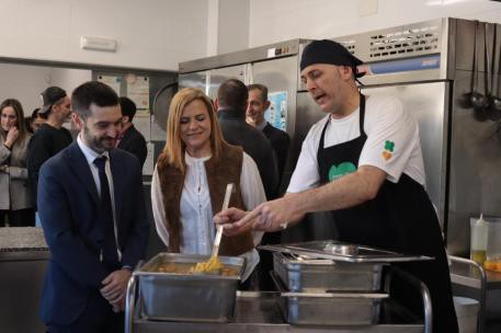 Bustinduy anuncia medidas contra la publicidad de alimentos insanos para niños