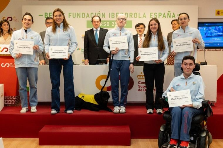 Siete deportistas paralímpicos reciben becas para continuar su formación universitaria