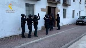 Desmantelada una red que falsificaba permisos de residencia y trabajo en Navarra