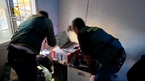 Detenido en Alicante un cibercriminal con más de 200 dispositivos de contenido pedófilo
