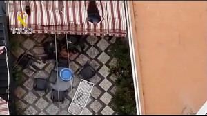Detenido tras amenazar con un arma a su expareja y huir por los tejados en Sevilla