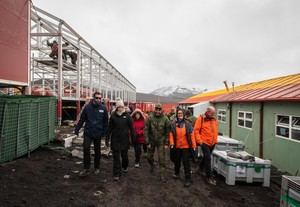 Diana Morant supervisa la construcción de un nuevo laboratorio en la Base Antártica Española