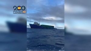 Interceptan un barco a 600 millas de Canarias con 6.500 kilos de cocaína a bordo
