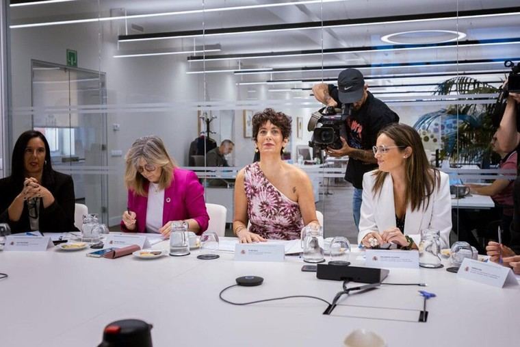 Gobierno y plataformas digitales unen fuerzas contra el discurso de odio en redes sociales