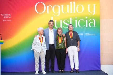 El Gobierno reconoce a Boti García, Mili Hernández y Charo Alises por su labor en defensa de los derechos LGTBI+