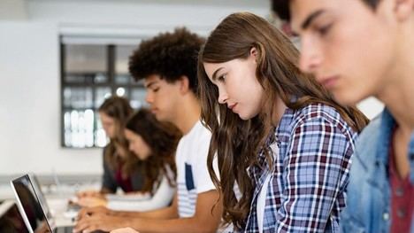 El Gobierno destina 1.325 millones a becas universitarias para 2024-2025, un aumento del 3,4%