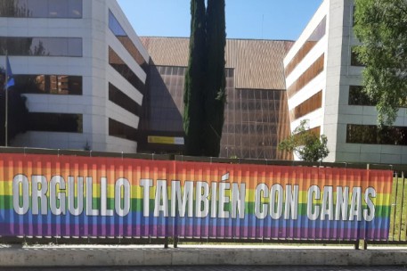 Imserso denuncia ataque a pancartas LGTBIQ+ como delito de odio
