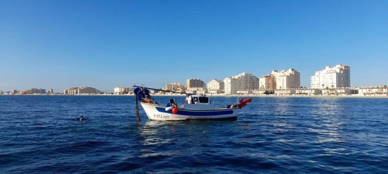 Retiran red de pesca dañina para la biodiversidad en el Mar Menor