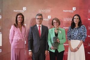 Bolaños asiste a la entrega del XVI Premio Gumersindo de Azcárate a la universidad española