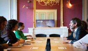 Ministro de Cultura español propone medidas para proteger a artistas en conflictos