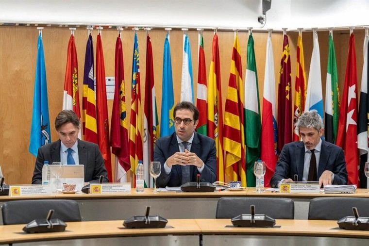 El ministro de Economía coordina con las autonomías la respuesta a los nuevos aranceles de EE. UU