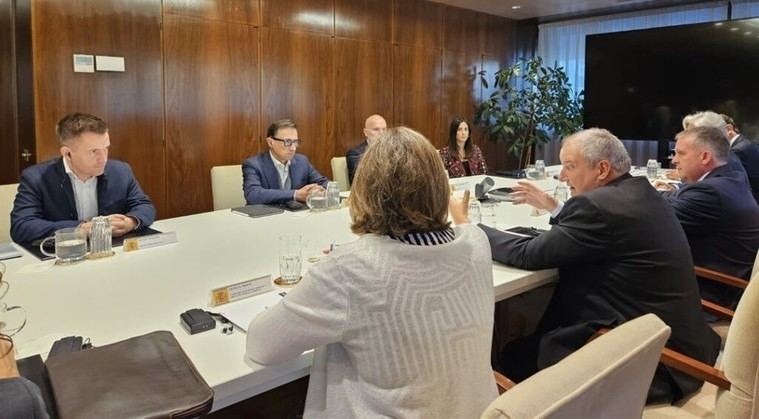 El ministro de Industria se reúne con Mahle para abordar la situación laboral en Cuenca y Valencia