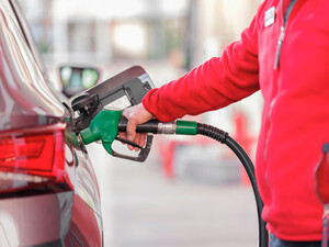 El MITECO aprueba liberar reservas de gasóleos y querosenos equivalentes a seis días de consumo