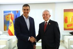 Sánchez se encuentra con el embajador de EE. UU. en España