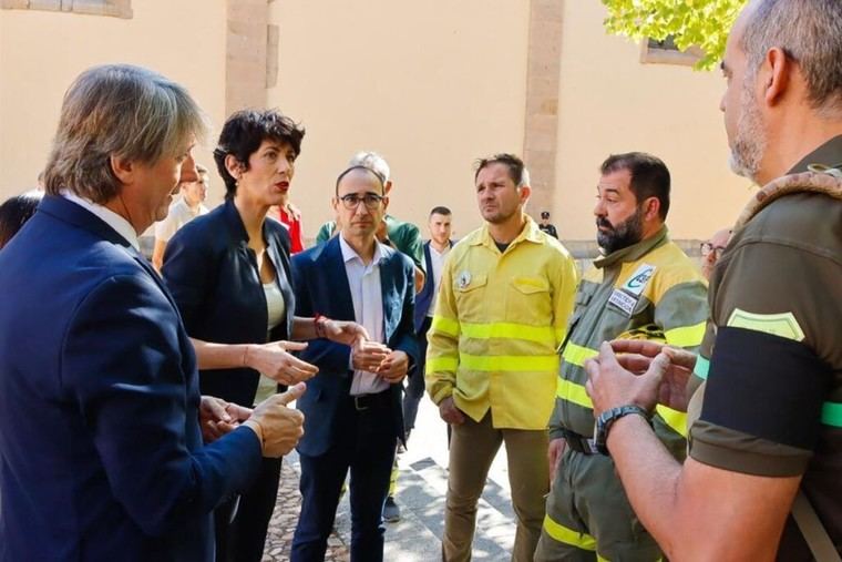 Elma Saiz presenta mejoras en la jubilación anticipada para bomberos forestales en Castilla y León