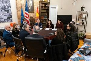 Elma Saiz presenta plan para facilitar el retorno de españoles en Nueva York