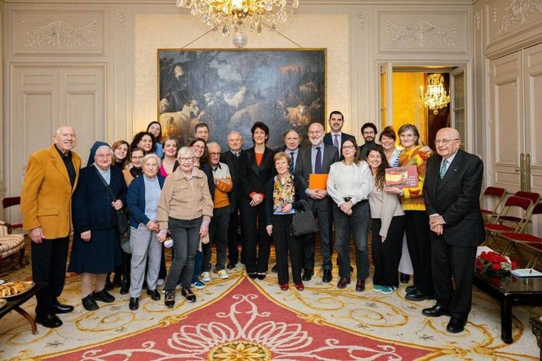 Elma Saiz presenta el nuevo Reglamento de ciudadanía para españoles en el exterior en Francia