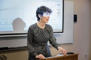 Elma Saiz expone en Columbia el éxito del modelo migratorio español y su efecto económico