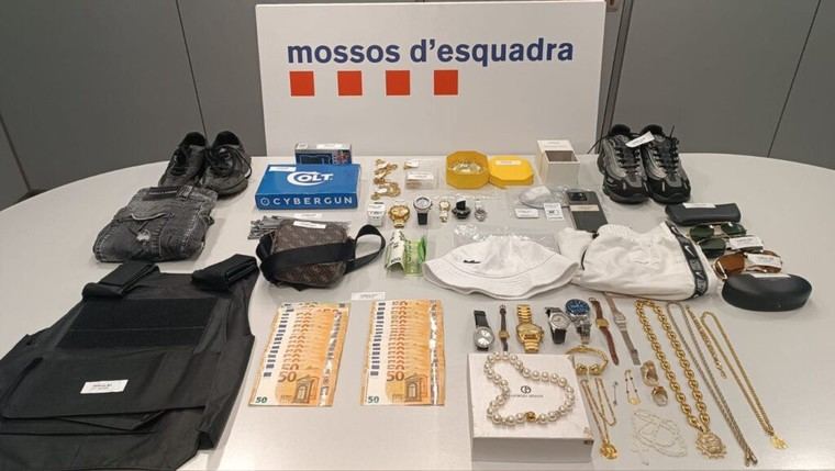 Detenidos cinco hombres por un violento robo en Cornellà de Llobregat