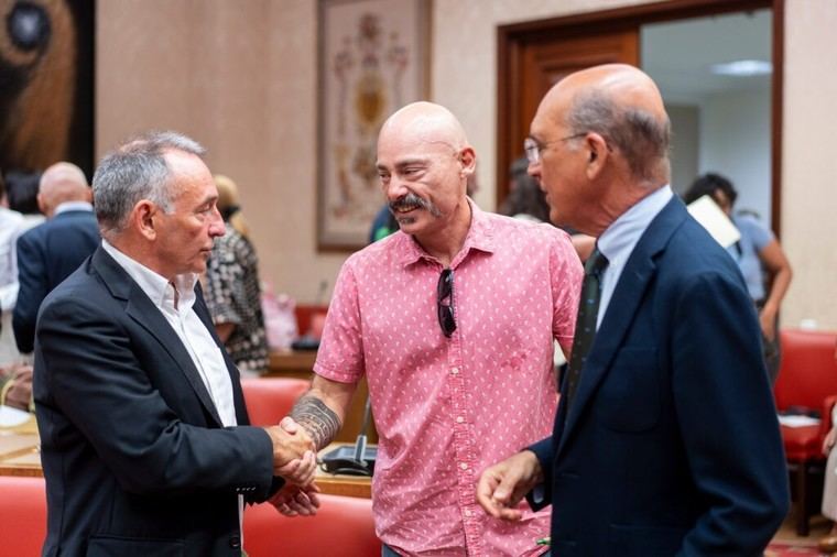 Enrique Santiago acusa al PP de atacar a fiscales que investigan delitos de sus miembros