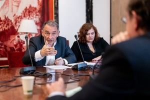 Enrique Santiago exige al PSOE que dialogue para aprobar los Presupuestos Generales del Estado
