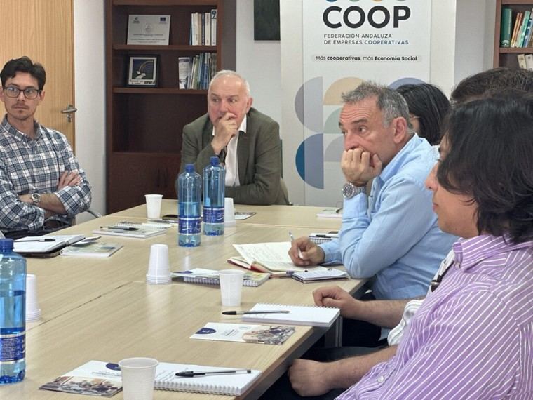 Enrique Santiago promete reformas legales para proteger a las cooperativas de abusos y discriminaciones